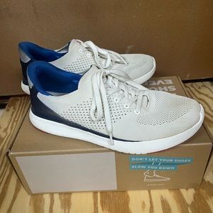Kizik Lima - liberty (white/blue) women’s size 9